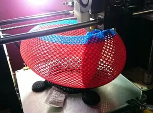 Ажурная кормушка для птиц на окно.