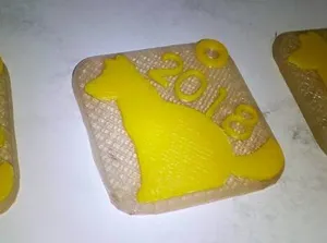 брелок, год желтой собаки.