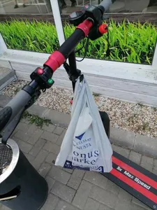 Крючок на руль для пакетов kugoo м4...