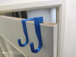 Крючок на дверь