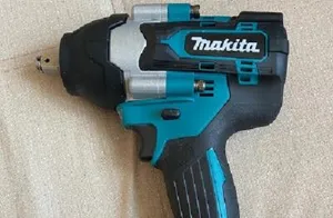 логотип makita бирка макита