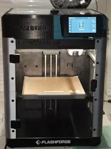 Передняя часть Flashforge Adventure...