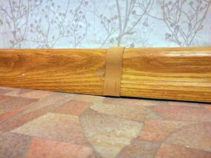 Разделитель плинтуса