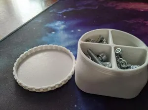 Банка с крышкой на резьбе
