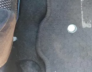 Крепление коврика водителя Mazda Tr...