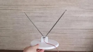 Основание для антенны с телескопиче...