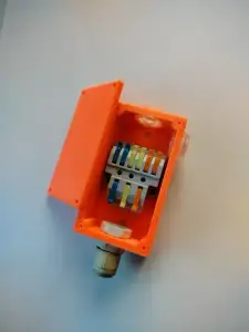 Распределительная коробка для клемм...