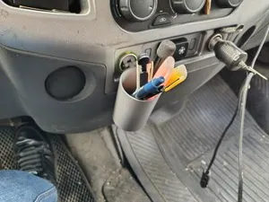 стакан в гнездо прикуривателя