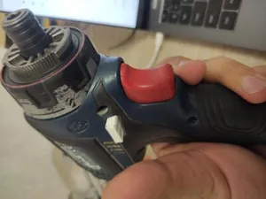 Кнопка реверса шуруповерта Bosch GS...