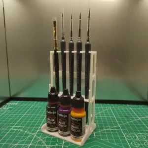 Ergonomic paintbrush holder