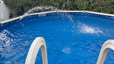 Swimming pool fountain