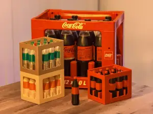 Stackable Soda Crate V2 & Bottles (Scale 1:2.5 / 1:10) / Getränke Kiste Cola Fanta Sprite Limo