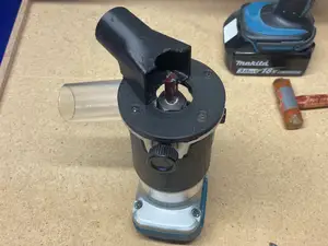 Dust extractor for Makita 18V router/trimmer DRT50Z