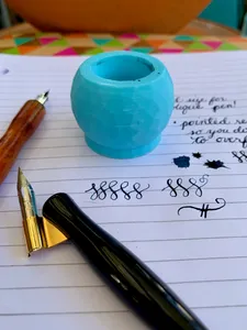 Inkwell for oblique and regular dip pens