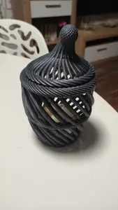 Garlic pot with closing cover