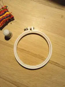 embroidery hoop - cercle a broder