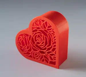 Heart & roses gift box