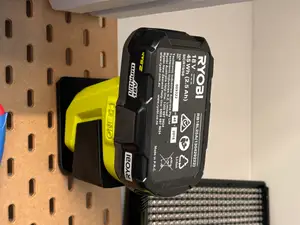 Ryobi One+ Battery Charger (RC18115) Skadis Holder