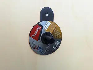 Angle grinder disc holder