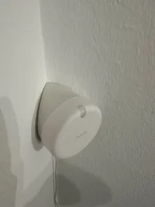Corner bracket/mount for Aqara FP2.