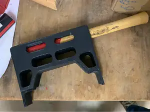 Tool to open the cover for the fuel pump (Mazda)