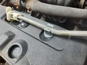 Mitsubishi Lancer 8 / L200 Triton hood rod clip