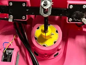 Moderno Kids Car Sedan Steering Hub Connector