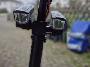 Doppelter Lampenhalter für E-Scooter