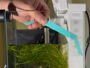 小米鱼缸二代背滤仓侧边缝隙清理工具