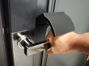 入户门防宠物开门器
