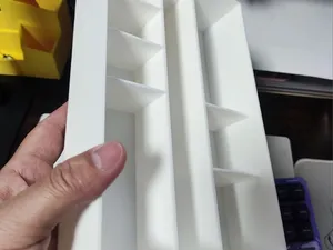 各种尺寸分格的大收纳盒，厚实耐用，实用