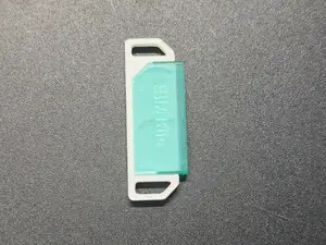 简约型透明SIM卡收纳盒和钥匙挂件