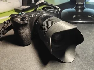 Reversible lens hood for Sigma 30mm f/1.4 DC DN