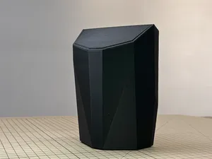 低调的多用途台上垃圾桶