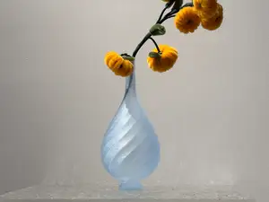 细颈花瓶