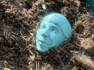 废墟中的车力巨人