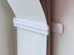Wall-Mounted Vertical Blind Retainer (no supports)