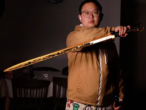 鸣潮仇远裁竹光剑电筒版