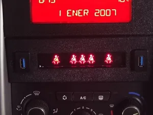 marco pantalla citurón con entradas para usb