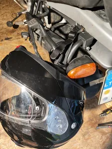 Quick mount helmet holder for luggage racks