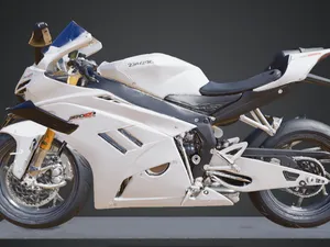 张雪机车 820RR