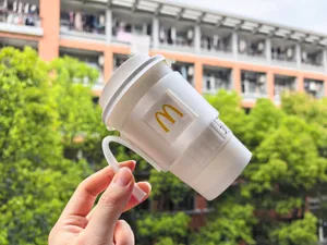 麦当劳纸杯把手