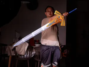 冠位呆毛王Saber大剑电筒发光版