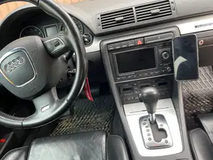 Uchwyt na telefon audi a4b7 