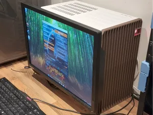 MODCASE HYPER - VESA Standard side panel.