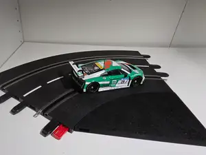 Carrera Slotcar Randstreifen Linkskurve innnen