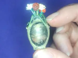 Miniature Flower Vase + Roses - 1:12