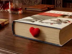 Knitted heart-shaped bookmark