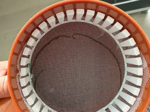 Filter holder for sewer/wastewater/drainage pipe