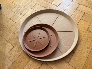 Simple, customizable plant pot tray, plate